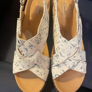 NIB! Clarks Merliah Echo - Blue Floral Sandals- Size 10M